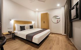Super Townhouse 158 Near Netaji Subhash Marg Near Appu Ghar
